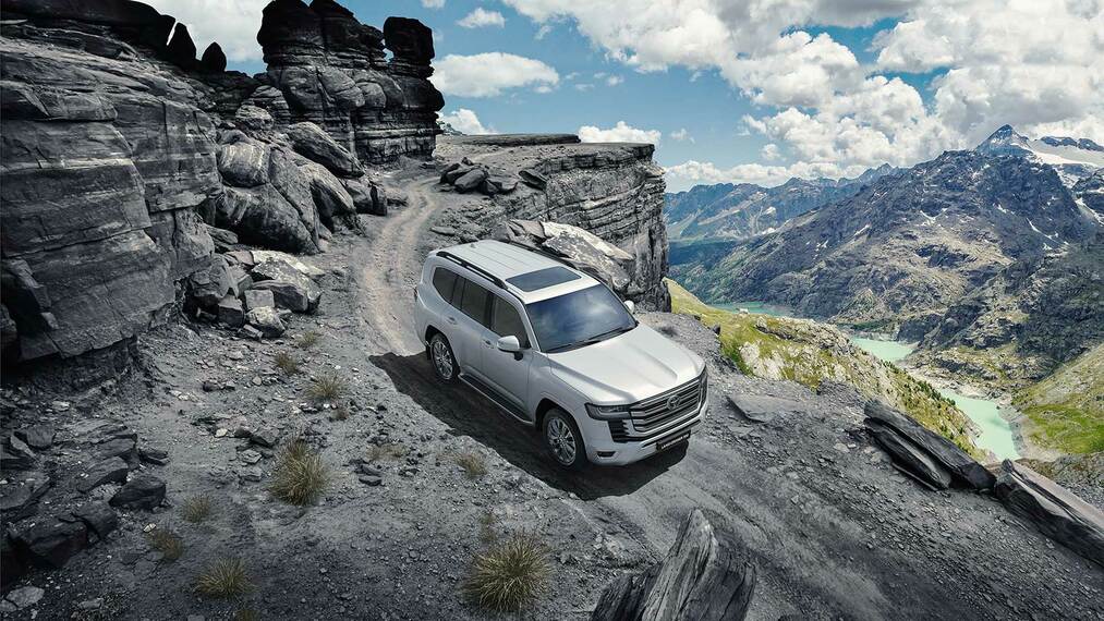 Состоялась российская премьера популярного внедорожника Land Cruiser
